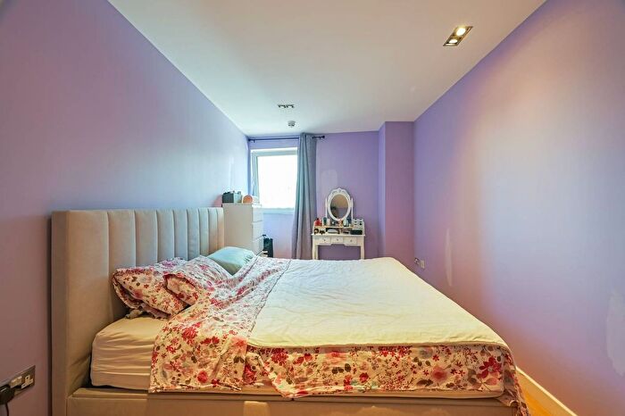 1 Bedroom Flat For Sale In City Tower, Canary Wharf, London, E14