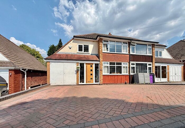3 Bedroom Semi Detached House For Sale In Grosvenor Road, Ettingshall Park, WV4