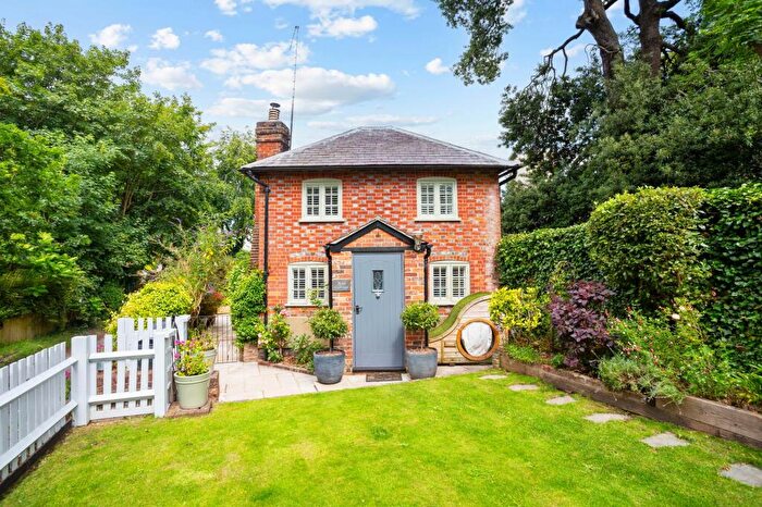 4 Bedroom Detached House For Sale In Church Lane, Lewknor, OX49