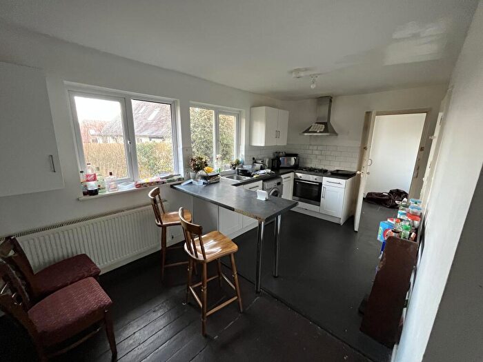 4 Bedroom House To Rent In Hawton Crescent, Wollaton, East Midlands, NG8