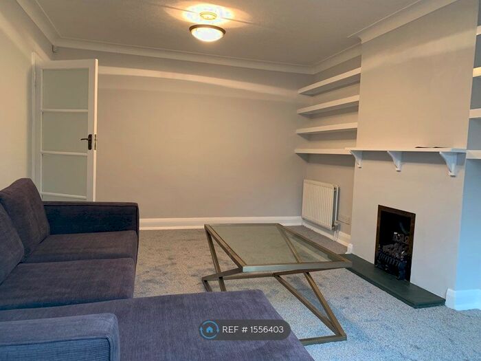 2 Bedroom Bungalow To Rent In Houndsden, London, N21