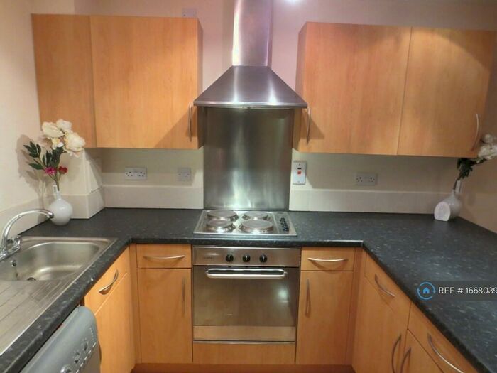 2 Bedroom Flat To Rent In Commodore Court, Nottingham, NG8
