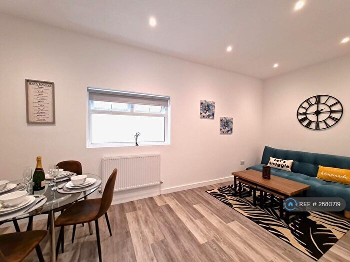 2 Bedroom Maisonette To Rent In High Street, Cheltenham, GL50