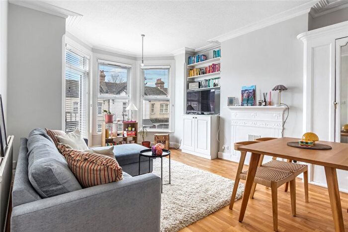 2 Bedroom Flat For Sale In Woodside Road, London, N22