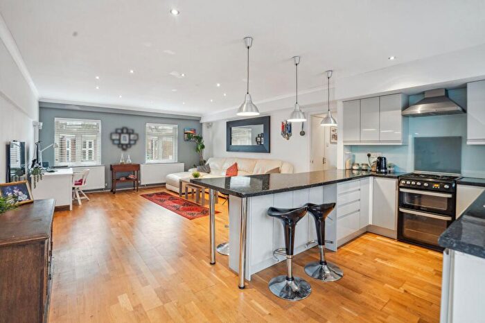 3 Bedroom Flat For Sale In Burkes Road, Beaconsfield, HP9