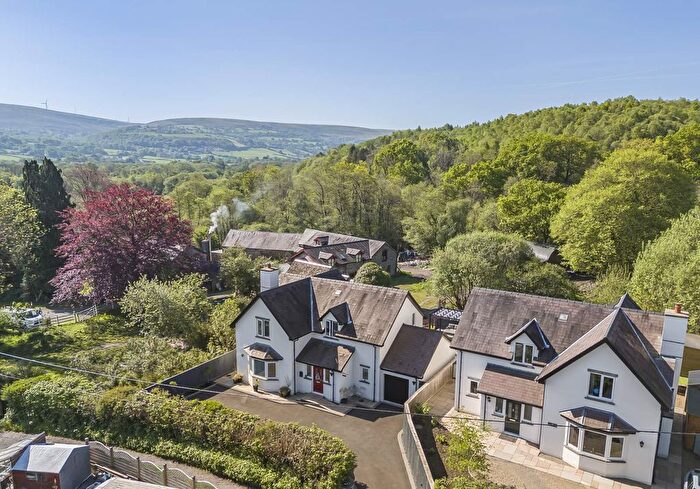 4 Bedroom Detached House For Sale In Penybanc Road, Ammanford, Carmarthenshire, SA18