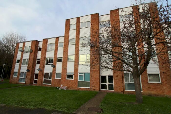 2 Bedroom Flat To Rent In Trapstyle Road, Ware, SG12