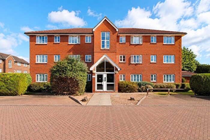 2 Bedroom Flat For Sale In Kensington Way, Borehamwood, WD6