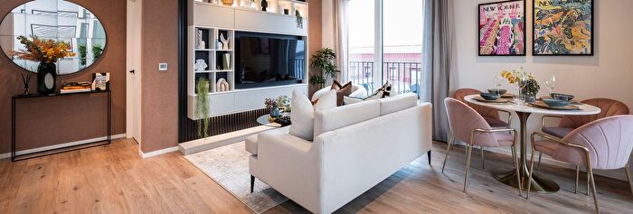 2 Bedroom Flat For Sale In London, Poplar, E14