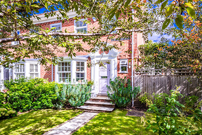 3 Bedroom House For Sale In Pound Cottages, Streatley On Thames, RG8