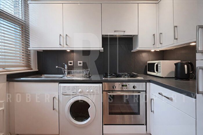 Studio To Rent In Ballards Lane, London, N3