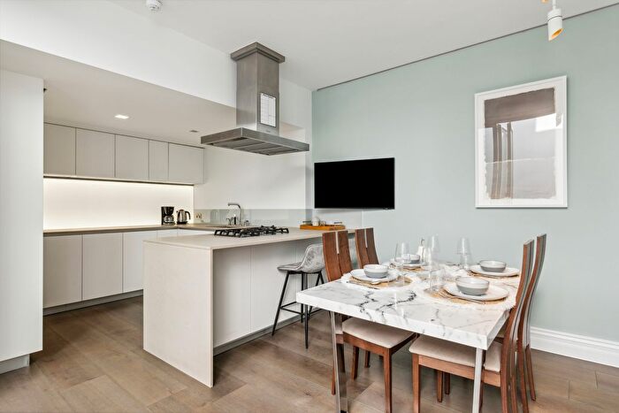 5 Bedroom Mews To Rent In Queens Gate Mews, South Kensington, SW7