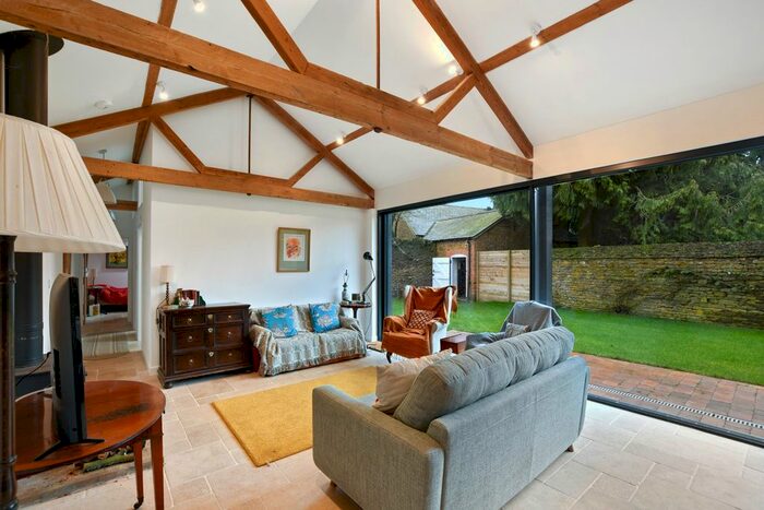 2 Bedroom Barn Conversion To Rent In Victoria Terrace, Banbury, OX15