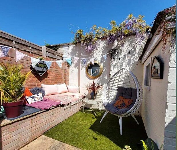 2 Bedroom Cottage For Sale In High Street, Wing, LU7