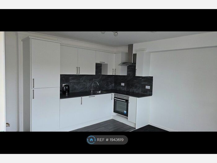 3 Bedroom Flat To Rent In Roslin Place, Aberdeen, AB24