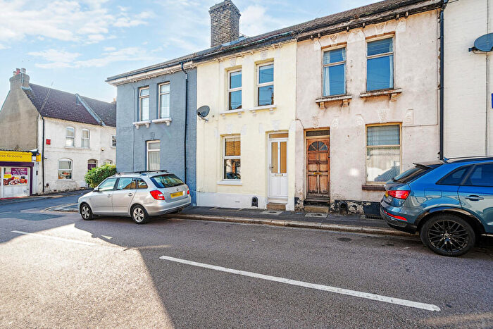 2 Bedroom Terraced House For Sale In Cross Street, Rochester, Kent, ME2