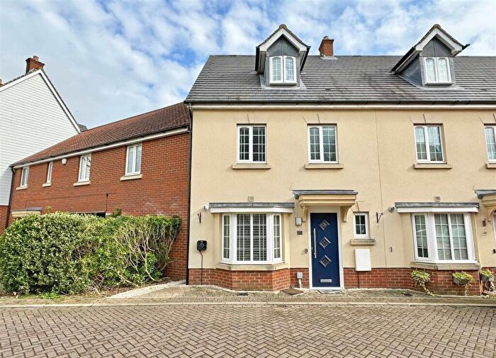 4 Bedroom Link Detached House For Sale In Cromwell Road, Flitch Green, Dunmow, CM6