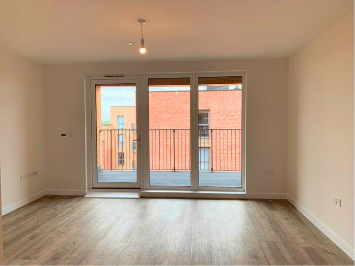 1 Bedroom Flat To Rent In Chailey Place, Hayes, UB3