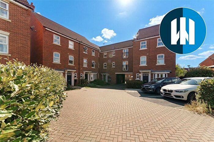 2 Bedroom Flat For Sale In Conisborough Way, Hemsworth, Pontefract, West Yorkshire, WF9