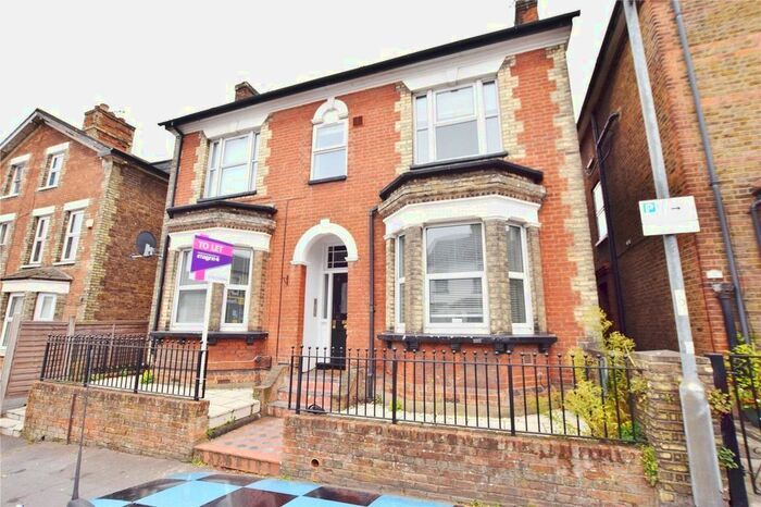 1 Bedroom Flat To Rent In Flat York House, Woodford Road, Watford, Herts, WD17