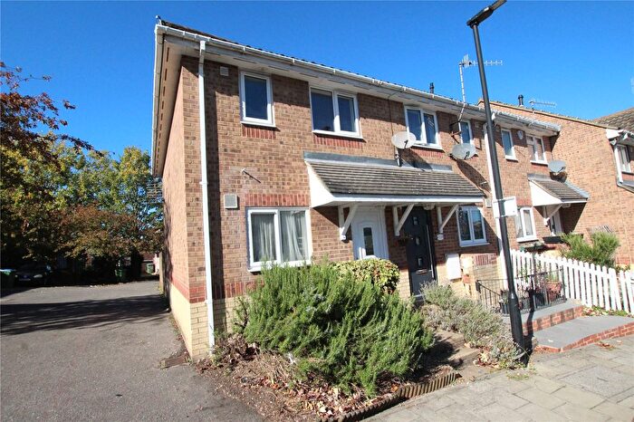 2 Bedroom End Of Terrace House For Sale In Tynemouth Road, Plumstead, SE18