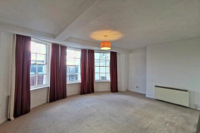 2 Bedroom Flat To Rent In Mount Sion, Tunbridge Wells, TN1