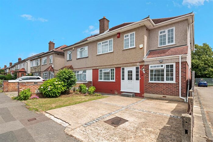 5 Bedroom Semi-detached House For Sale In Grosvenor Avenue, Hayes, UB4