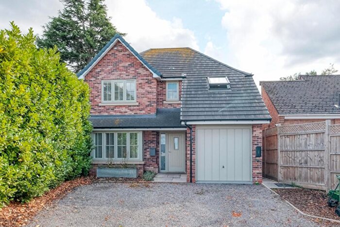 4 Bedroom Detached House For Sale In Kidderminster Road, Bromsgrove, B61
