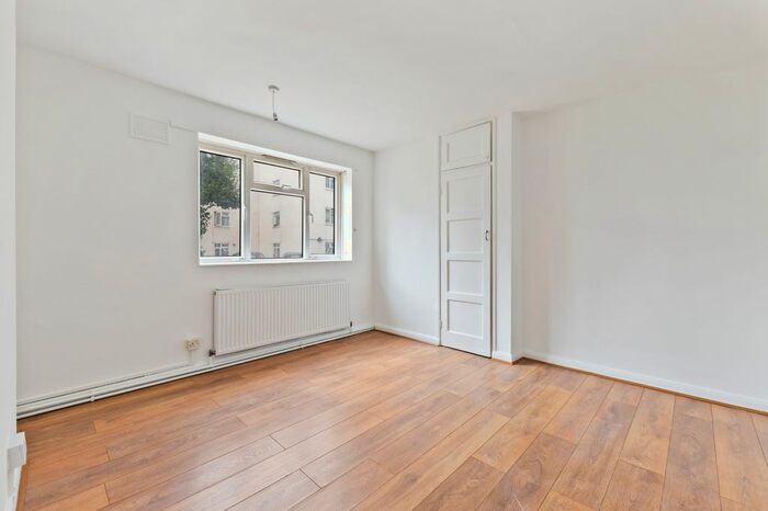 3 Bedroom Flat To Rent In Kingsnympton Park, Kingston Upon Thames, KT2