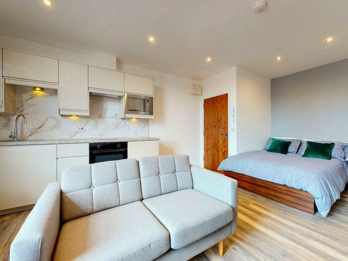 Apartment To Rent In Apt, Hyde Terrace #, LS2