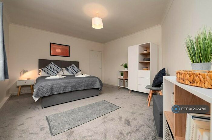 2 Bedroom Flat To Rent In Watling Street, Two Gates, Tamworth, B77