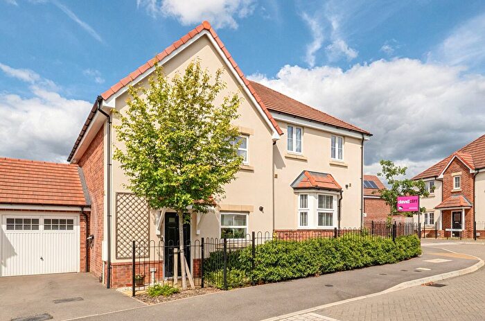 3 Bedroom Semi-Detached House For Sale In Chapman Drive, Binfield, Bracknell, RG42