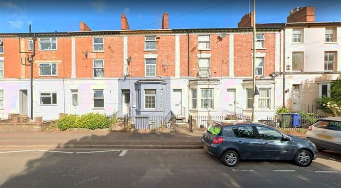 5 Bedroom Semi-Detached House To Rent In Middleton Road, Banbury, OX16