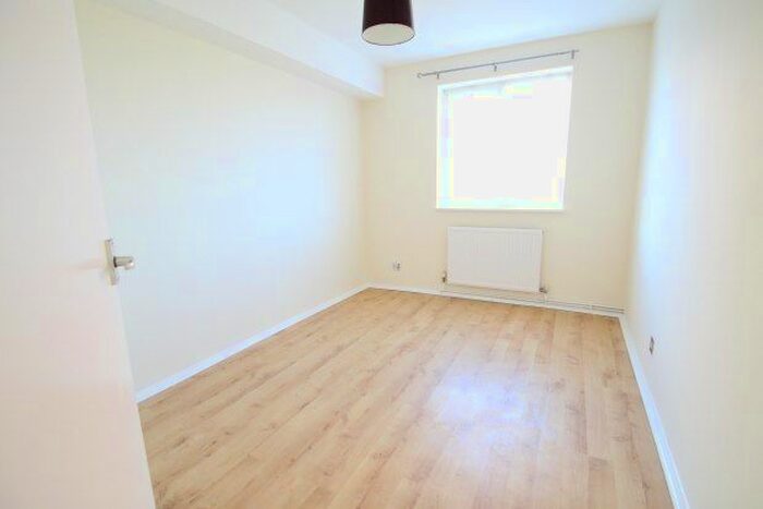 2 Bedroom Flat To Rent In Coleridge Way, Orpington, BR6