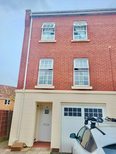 3 Bedroom Town House To Rent In Abbeylea Drive, Westhoughton, BL5