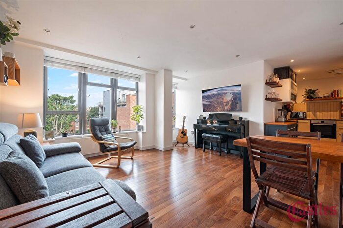 2 Bedroom Flat For Sale In Village Apartments, The Broadway, Crouch End, N8
