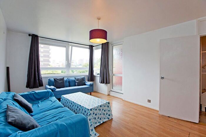 3 Bedroom Flat To Rent In Hanbury Street, London, E1
