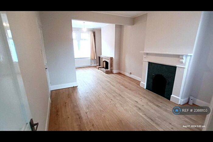 3 Bedroom Terraced House To Rent In Seymour Street, Northampton, NN5