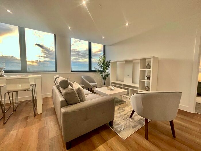 2 Bedroom Flat To Rent In Alexander House, Old Trafford, Manchester, M16