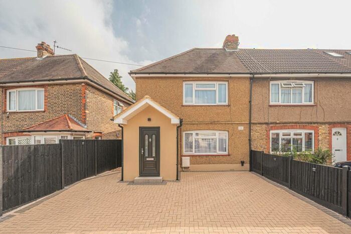 3 Bedroom Terraced House To Rent In Clitterhouse Crescent, Brent Cross, London, NW2