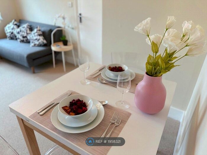 1 Bedroom Flat To Rent In Horn Lane, London, W3