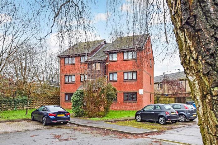 2 Bedroom Flat To Rent In Drum Mead, Petersfield, GU32