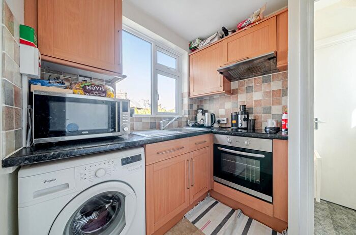 1 Bedroom Flat For Sale In Tweedy Road, Bromley, BR1