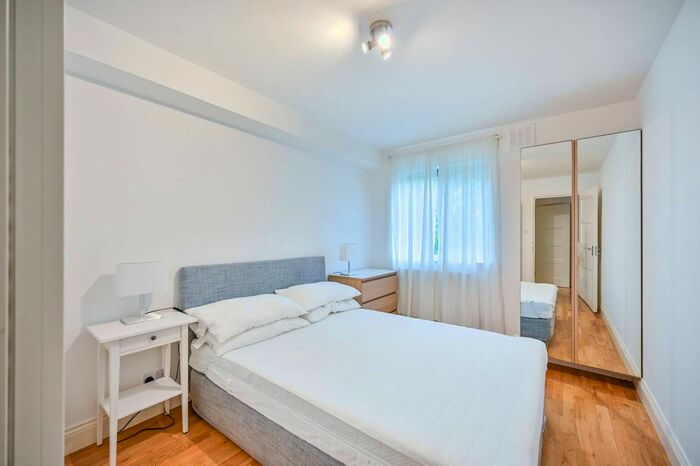 2 Bedroom Flat To Rent In Isis Close, West Putney, London, SW15