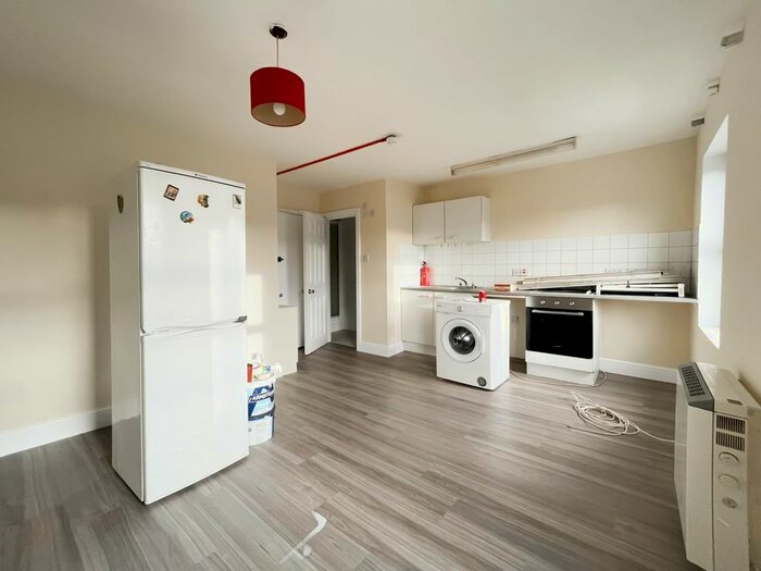 Studio To Rent In Craven Park, Harlesden, NW10