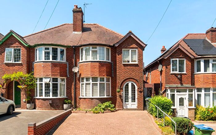 3 Bedroom Semi-Detached House For Sale In Kingsway, Oldbury, B68