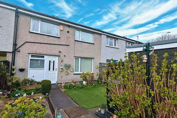 3 Bedroom Terraced House For Sale In Dewsbury Road, Leeds, LS11