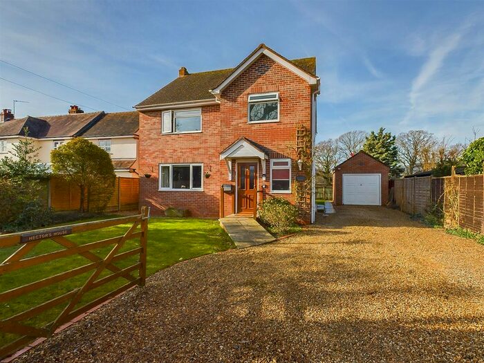 3 Bedroom Detached House For Sale In Worcester Road, Hanley Swan, Worcester, WR8