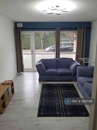 2 Bedroom Flat To Rent In Arundel Court, Langley, Slough, SL3