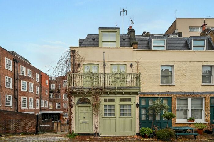 3 Bedroom Mews House To Rent In Radnor Mews, Lancaster Gate, London, W2